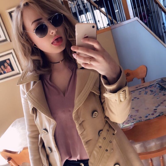 Meet your Posher, Danielle - Picture 1 of 1